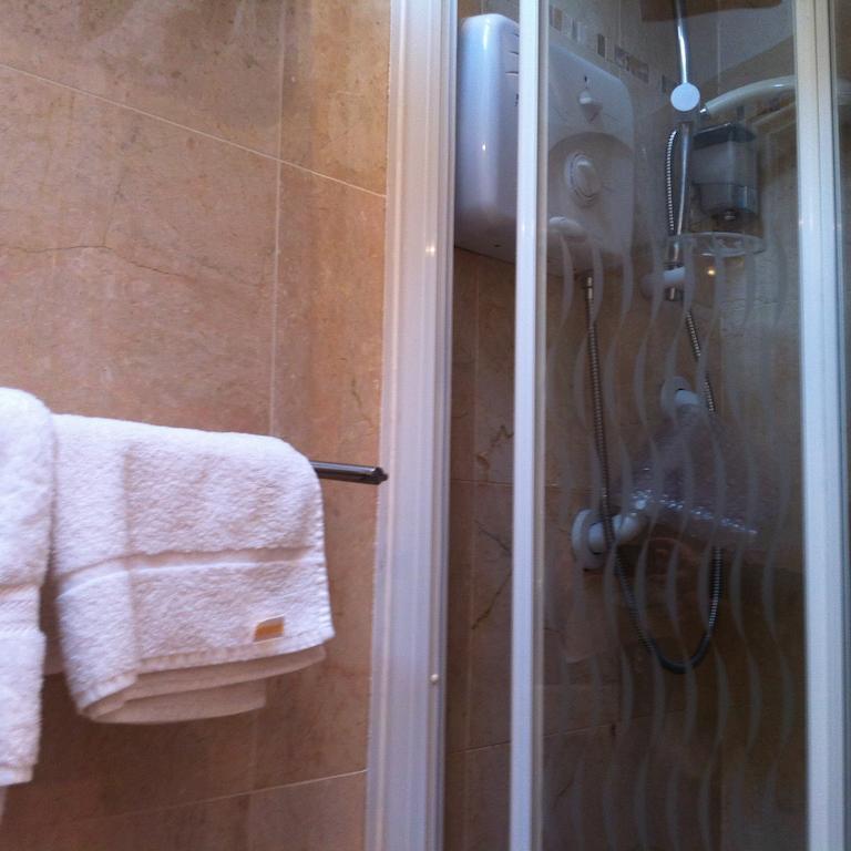 Windsor Lodge B&B Dun Laoghaire Room photo